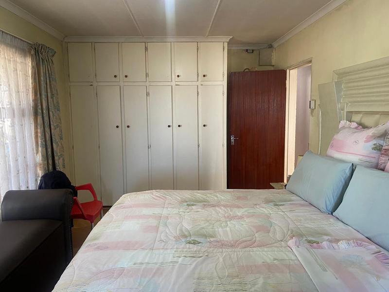 To Let 4 Bedroom Property for Rent in Komani Park Eastern Cape
